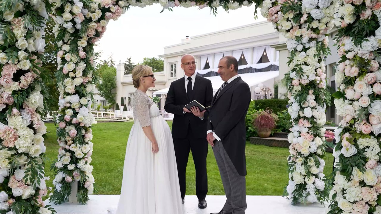 Verlobter stirbt an Corona: Am Hochzeitstag macht sie hochschwanger ein Fotoshooting mit ihm