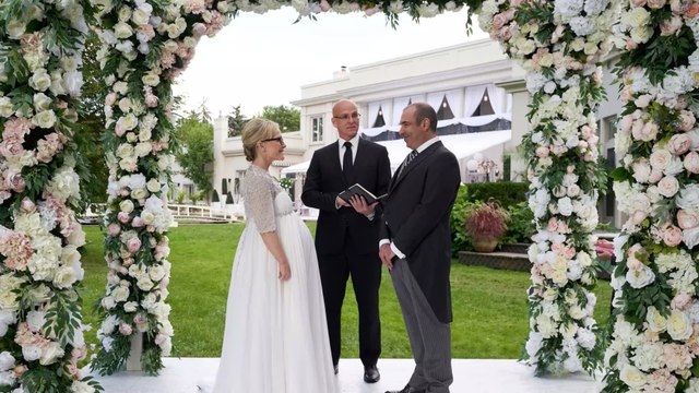Verlobter stirbt an Corona: Am Hochzeitstag macht sie hochschwanger ein Fotoshooting mit ihm
