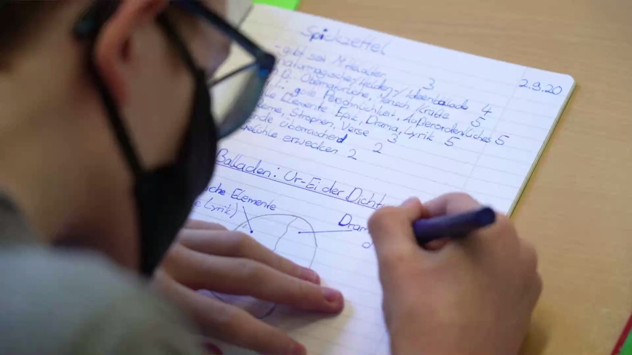 Maskenpflicht für Kinder: Arzt klärt auf, was Eltern unbedingt beachten sollten