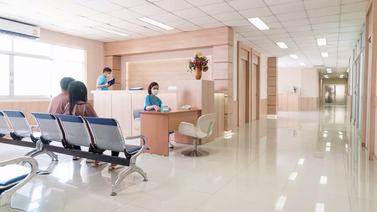 Frau klagt während des Lockdowns über starke Magenschmerzen: Danach bekommt sie eine schreckliche Diagnose