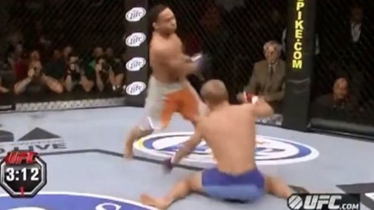 UFC: Ein krachender K.O. im Fliegengewicht