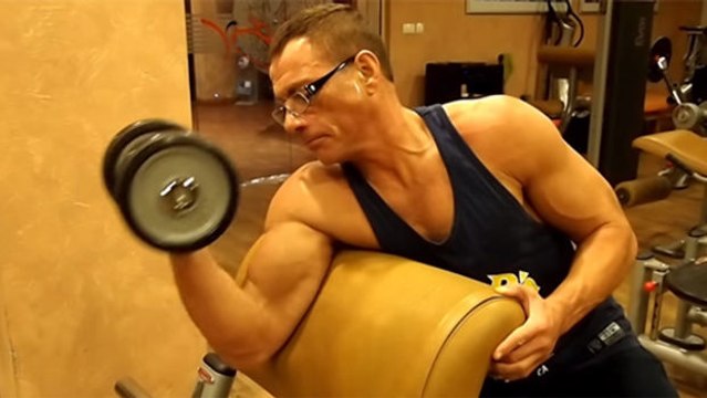 Jean-Claude Van Dammes Training zur Vorbereitung von Expendables