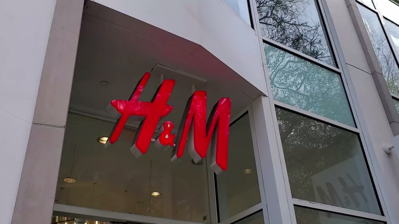 H&M baut Stellen ab: Modekonzern will offenbar vor allem junge Mütter feuern