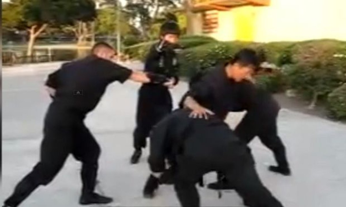 Wie man einen Kampf gegen mehrere Gegner gleichzeitig gewinnt