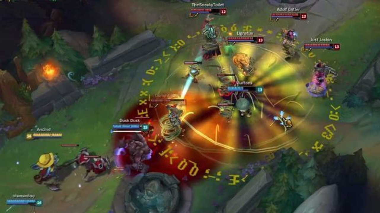 League of Legends: Ein Team rotiert perfekt mit der Ulti