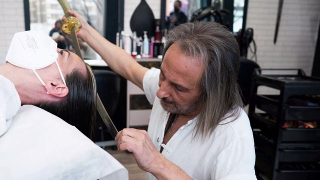 Covid-19: Aus diesem Grund ist das Ansteckungsrisiko beim Friseur so hoch!