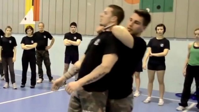 Krav Maga: Wie verteidigt man sich gegen eine Geiselnahme mit Messer?