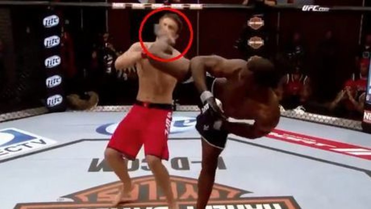 Ein super-starker Fußtritt bringt einen Boxer ins K.O.