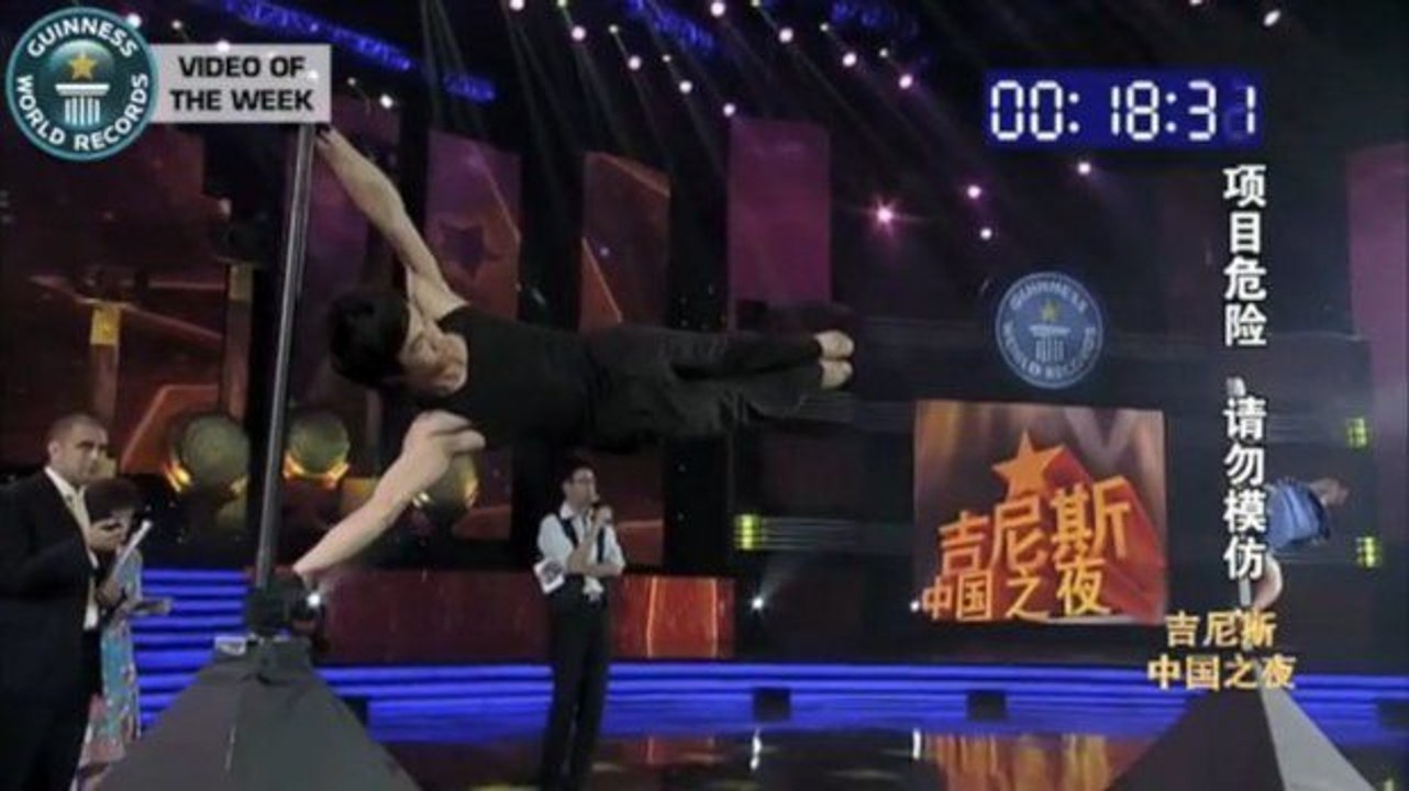 Wang Zhonghua schlägt den Weltrekord der 'menschlichen Flagge'