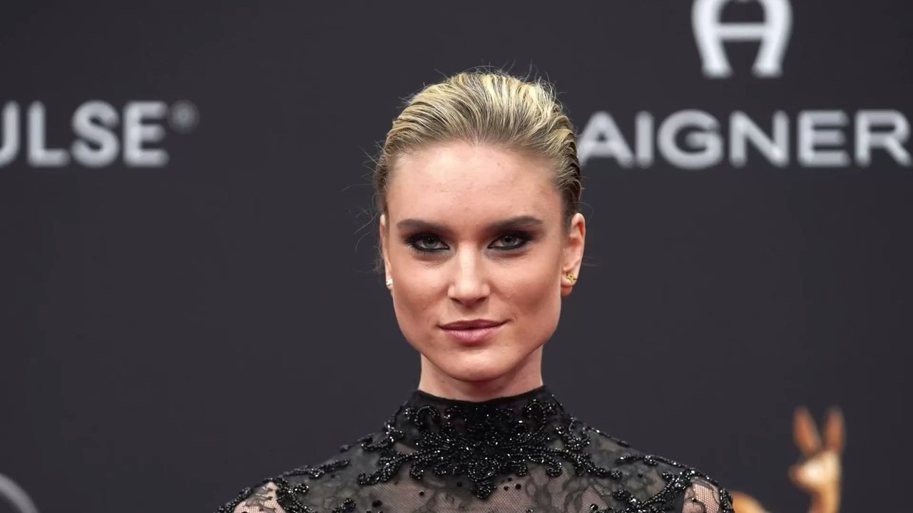 "Alle denken, ich hätte einen Knall": GNTM-Siegerin Kim Hnizdo hat mit Therapie-Vorurteilen zu kämpfen