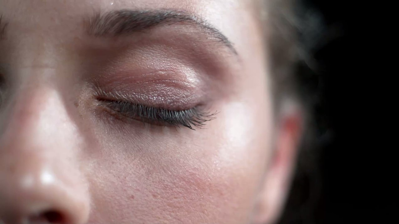 TikTok-Trend: Dieser easy Make-up-Hack wirkt wie ein Face-Lift