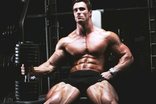 Bodybuilding: Entdecken Sie Calum von Moger, der zukünftige Arnold Schwarzenegger