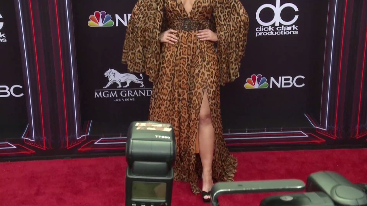 'Er hat mich buchstäblich wie tot liegen lassen': Demi Lovato spricht offen über ihre Vergewaltigung