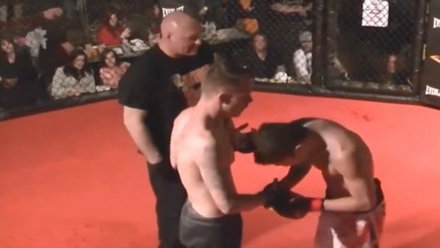 MMA: Kurz vorm Sieg will dieser Kämpfer seinen Gegner nicht demütigen