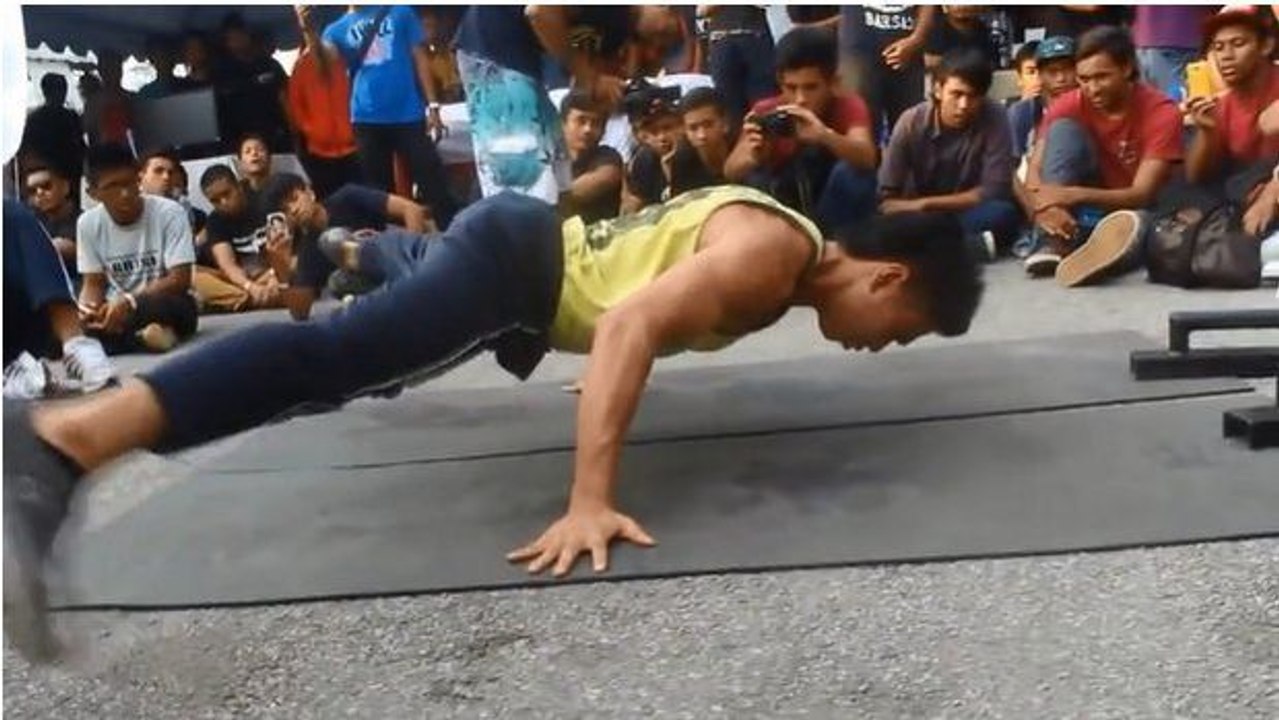 Eine verrückte Street Workout-Show in Malaysia