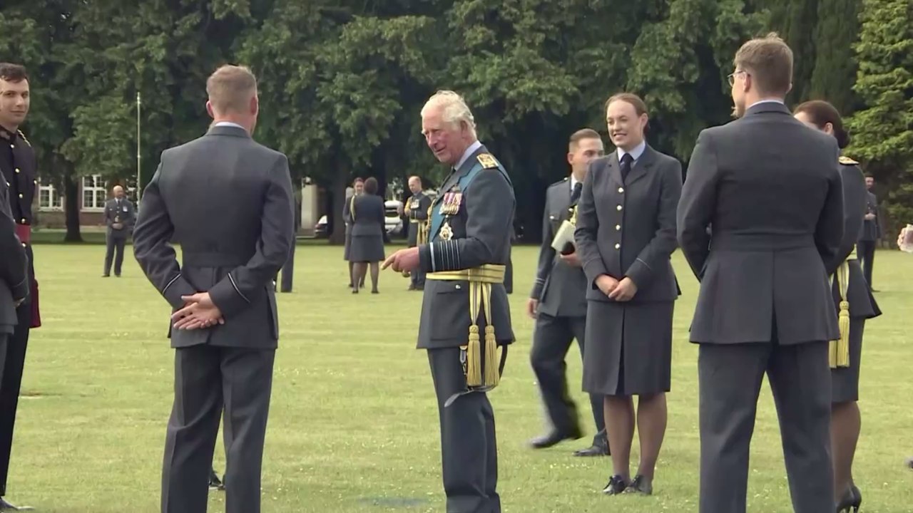 Prinz Charles hat Harry schon aus seinem Family-Portrait entfernt