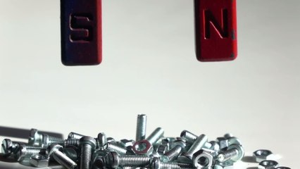 Covid-Impfung: Mann gibt vor, seitdem magnetische Kräfte zu haben