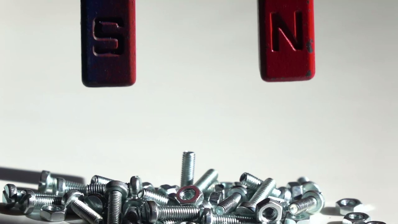 Covid-Impfung: Mann gibt vor, seitdem magnetische Kräfte zu haben