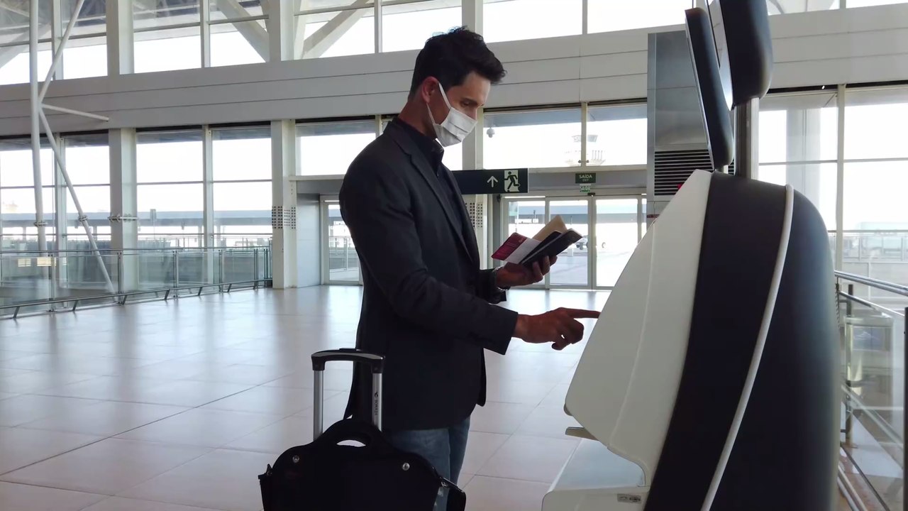 Erwischt: Infizierter Mann will als seine Frau verkleidet im Flugzeug mitfliegen