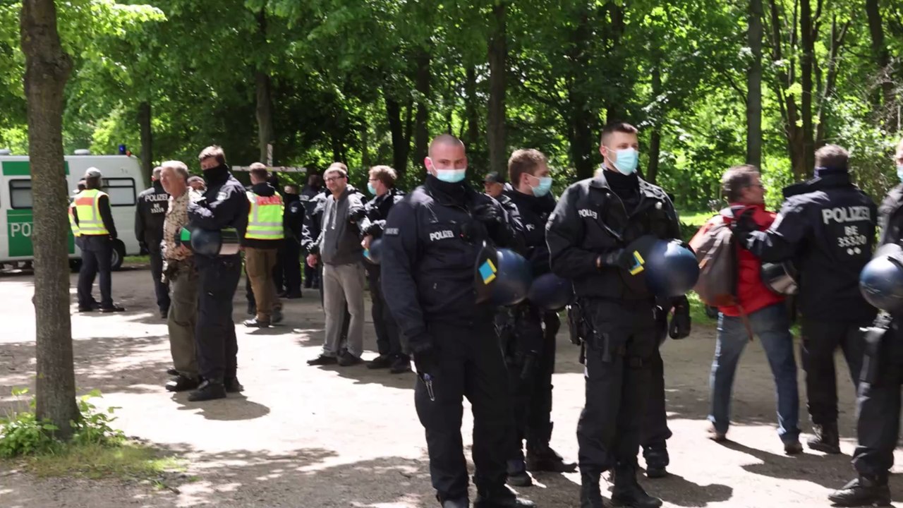 Impfgegner geben sich im Katastrophengebiet als Helfer aus