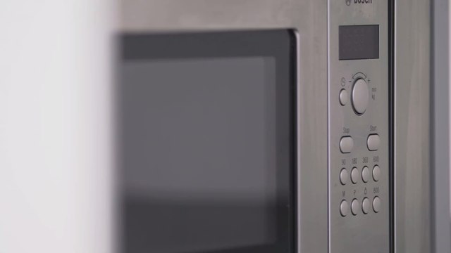 Köchin verrät: Wir alle machen diesen Fehler beim Erhitzen mit der Mikrowelle