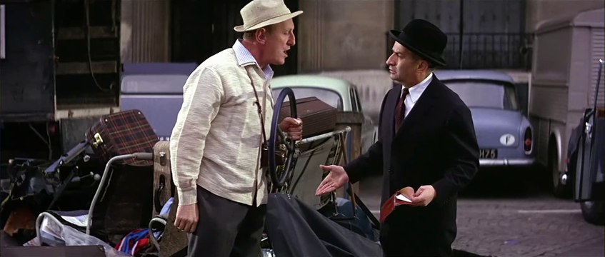 LE CORNIAUD Film Extrait avec Louis de Funès et Bourvil - Accident de voiture Film