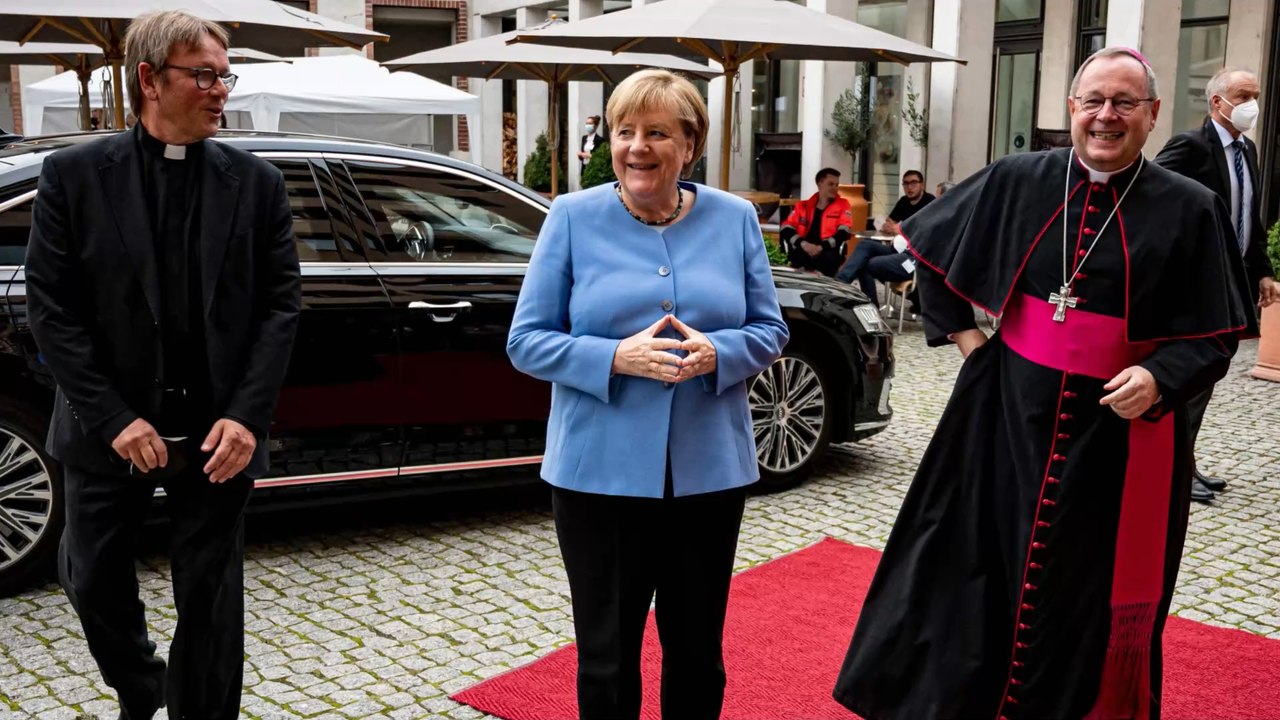 Ausgerechnet jetzt: Angela Merkels Mann bekommt Job im Ausland