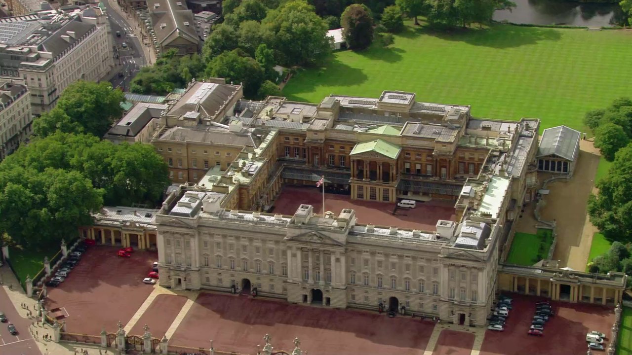 Queen hat geheimen Tunnel im Buckingham Palast, der zu einer der berühmtesten Bars Londons führt