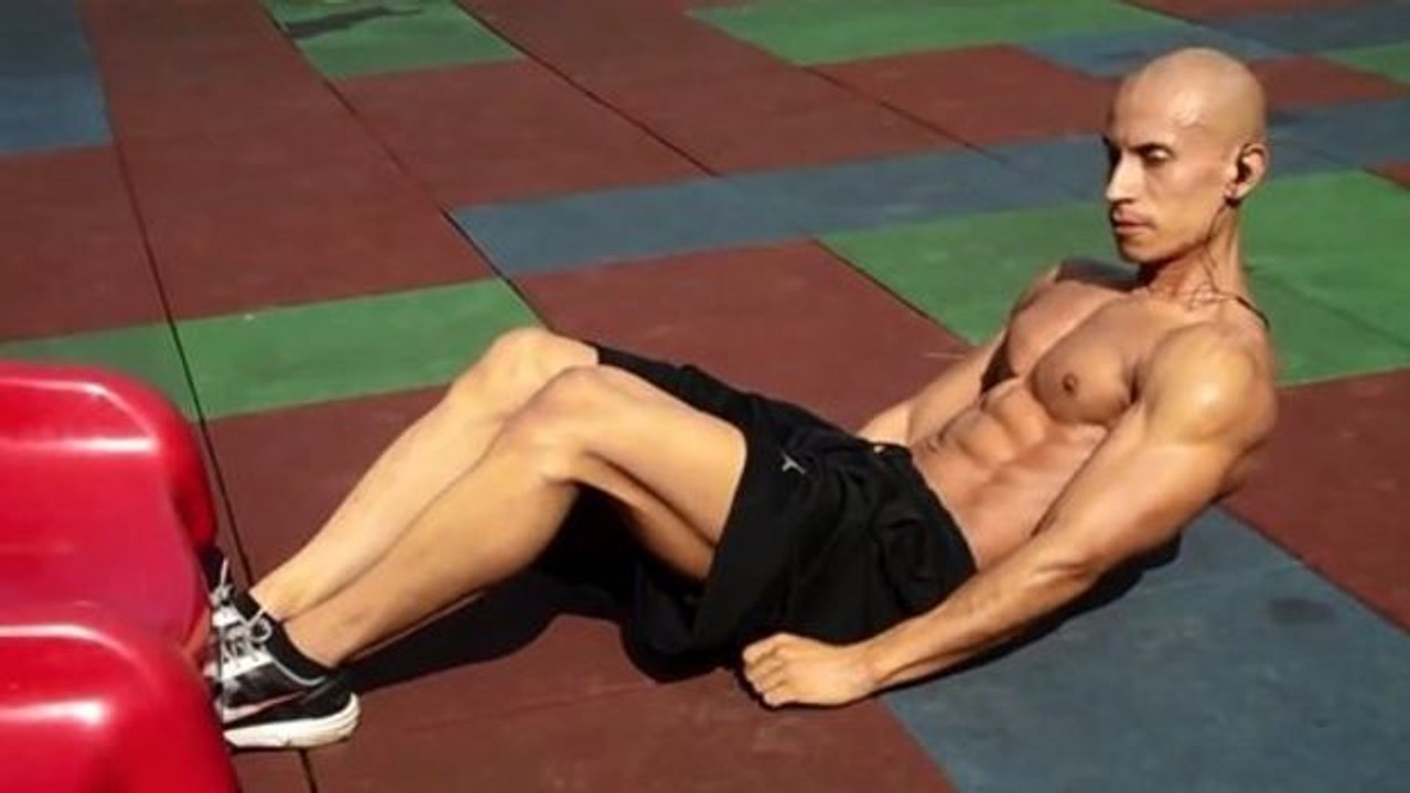 Trainingsprogramm: Mit diesen Übungen bekommt ihr so starke Bauchmuskeln wie Frank Medranos