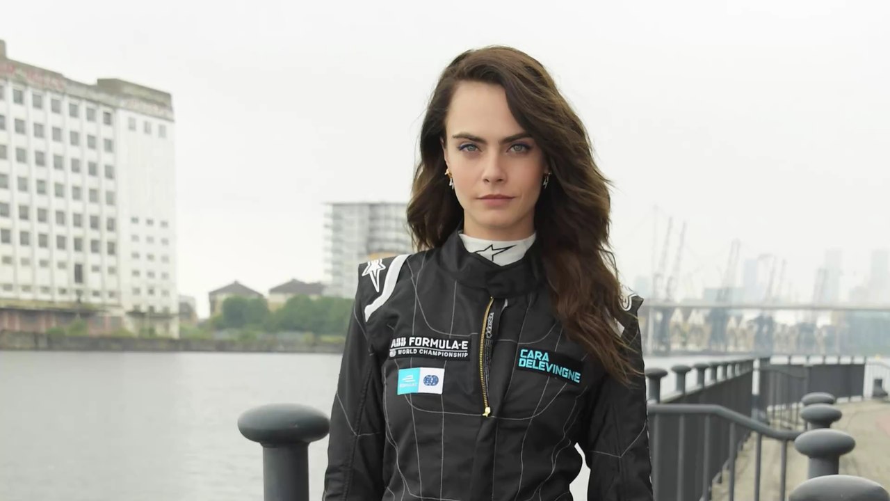 Cara delevingne über ihr erstes mal: "habe mich nicht getraut, zu sagen, was ich will"