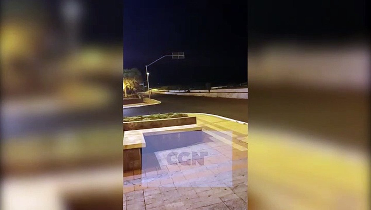 Mario Kart? Motorista cria atalho e atravessa canteiro central