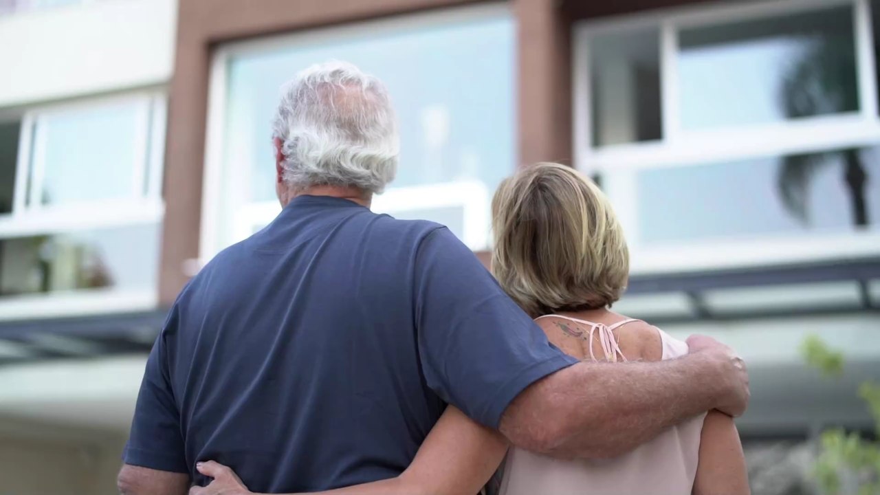 Jahrelang unbeachtet, dann steinreich: Paar hat ohne seines Wissens 5.000 Jahre altes Relikt im Garten