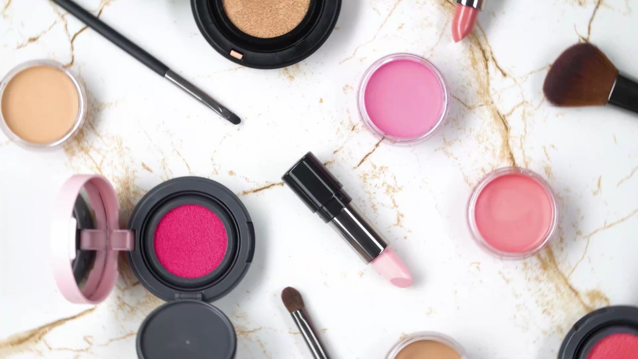 Beauty-Trend Dermaplaning: Frauen mit PCO-Diagnose sollten die Finger davon lassen