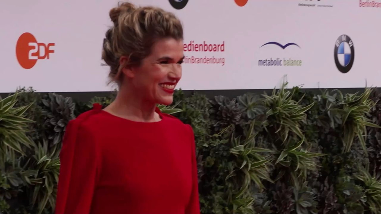 Anke Engelke regt sich über Fleischersatz auf: "Vegane Wurst ist total bescheuert!"