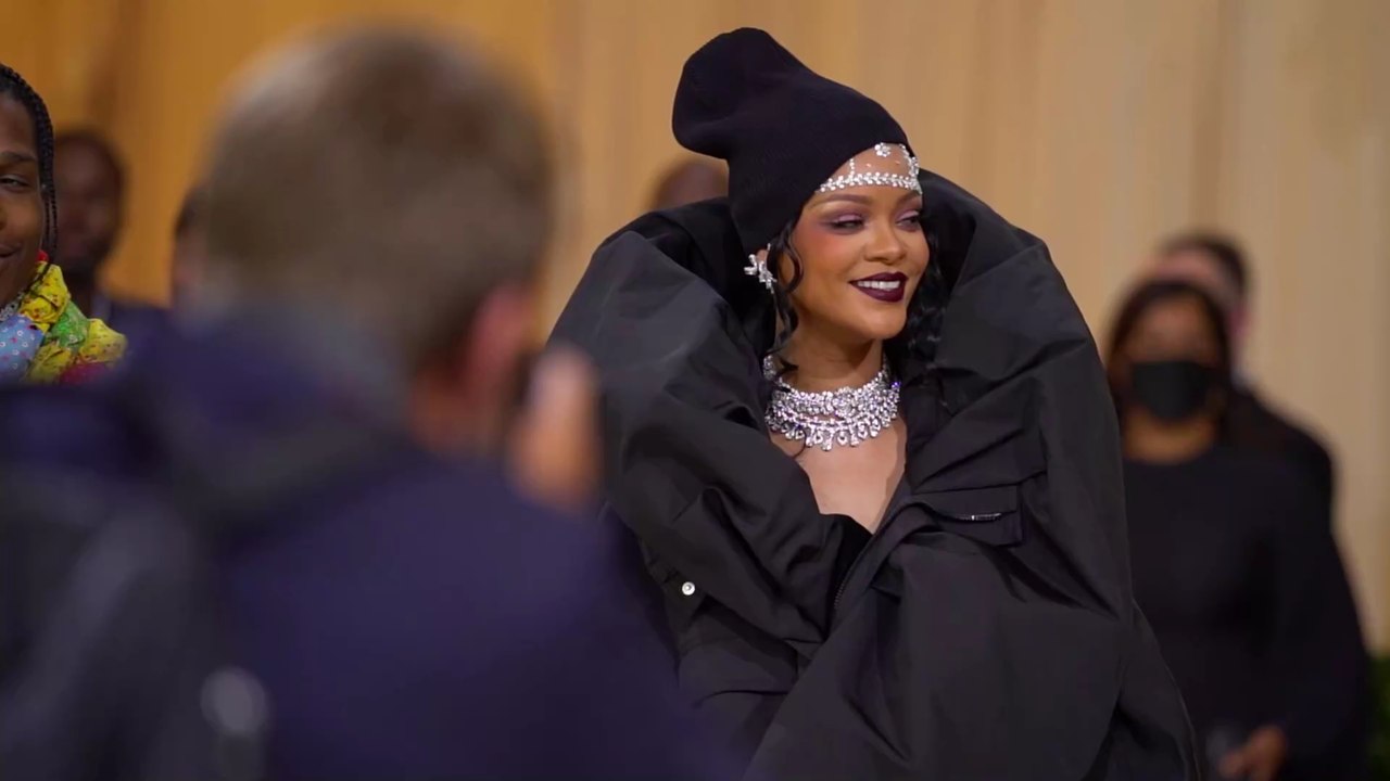 Rihanna: Versteckt sie hier ihren Baby-Bauch?