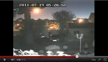 Une météorite traverse le ciel nocturne de Bretagne