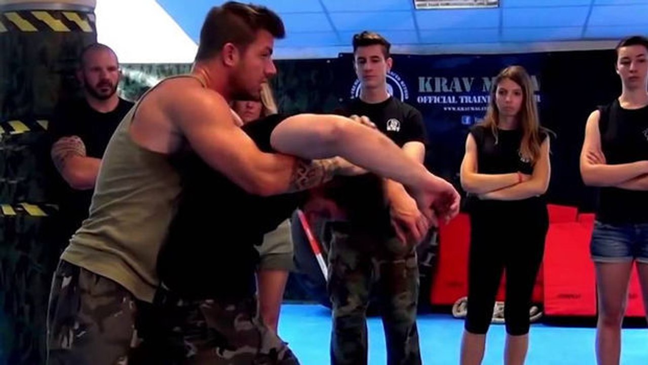 Wie befreit man sich in Krav Maga aus einem 'Full Nelson'?