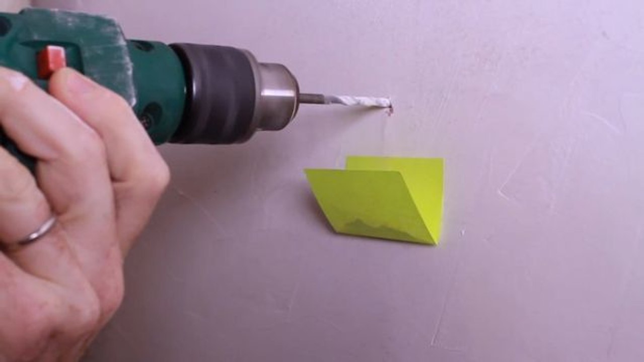 Tipps und Tricks - Episode 1: Wie bohrt man ein Loch in eine Wand, ohne Dreck zu hinterlassen?