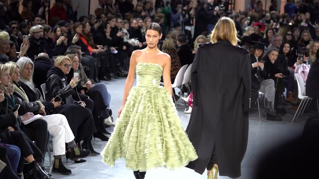 Bella Hadid über ihre Depression: 'Lähmende Schmerzen'