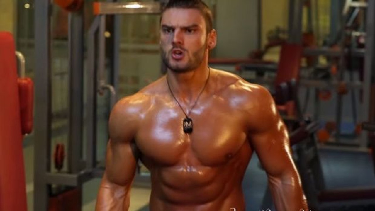 Spektakuläres Muskelaufbautraining von Valentin Mitev