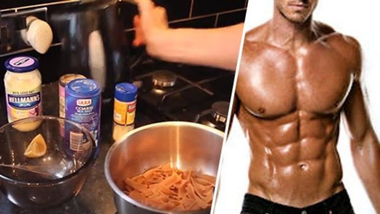 Das perfekte Essen aus Nudeln, Thunfisch und Mayo