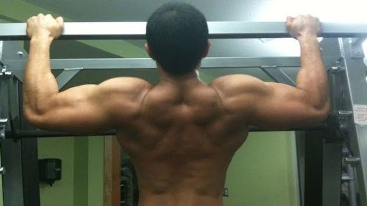 Vier Klimmzugübungen für einen ultramuskulösen Rücken