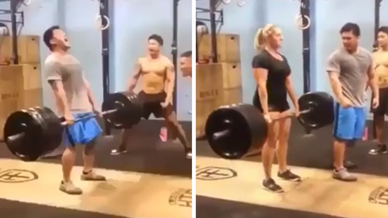 Er lässt sich in der Trainingshalle von einem Mädchen demütigen