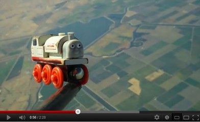 Quand un père envoie le jouet favori de son fils dans l'espace