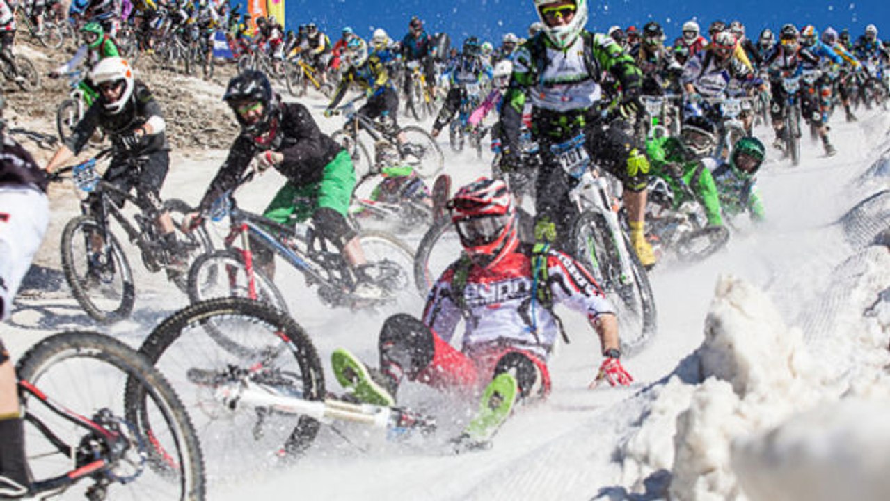 Ein atemberaubender Downhill-Trail durch die Gletscher der Alpen