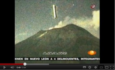 OVNI : un étrange objet filmé plongeant dans un volcan au Mexique