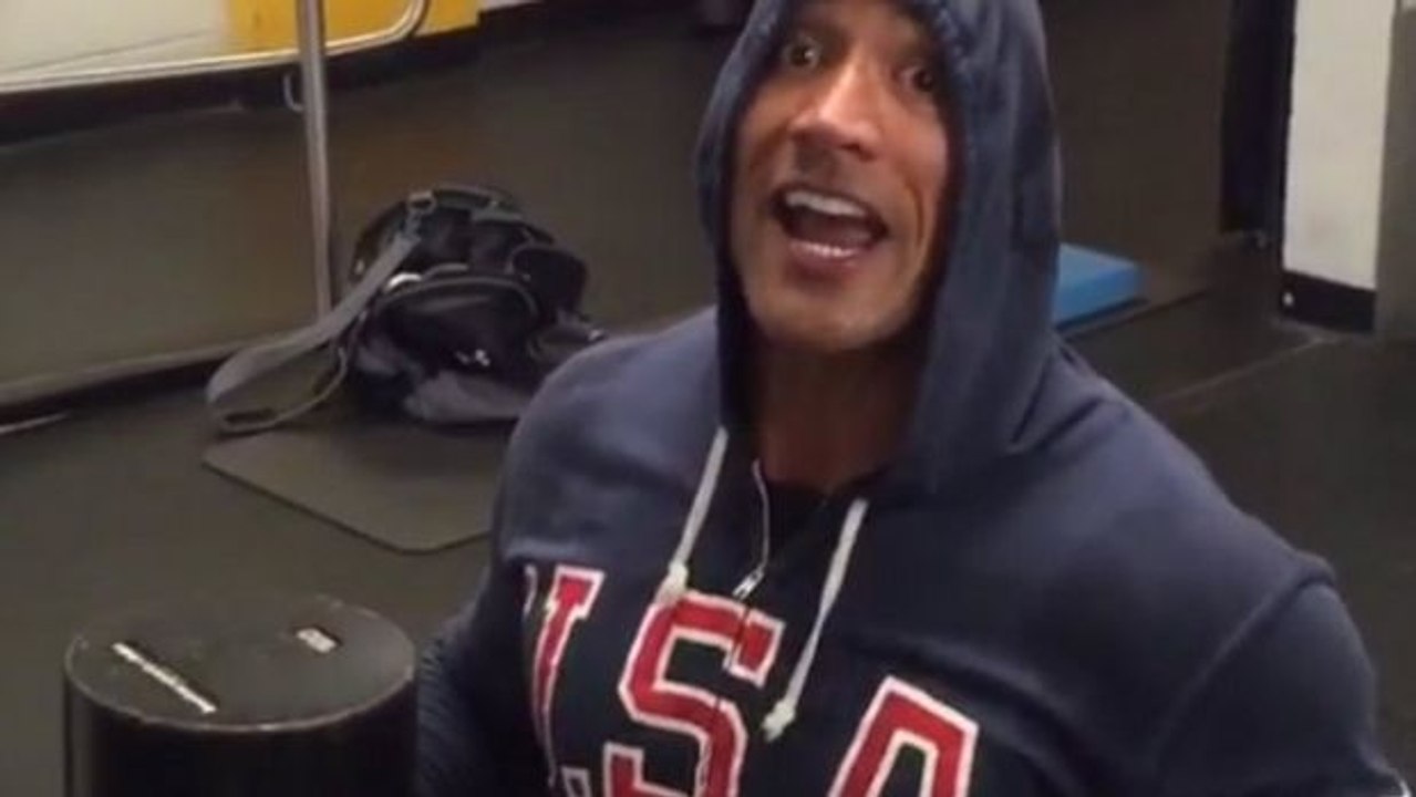 Kids stören The Rock beim Training