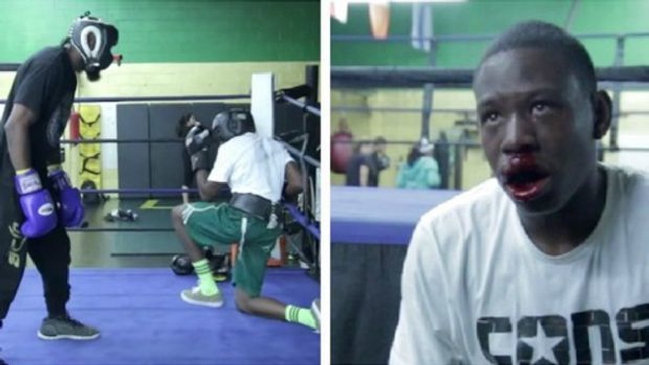Dieser Vater erteilt seinem Sohn eine Lektion und lässt ihn gegen Profiboxer kämpfen