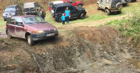 Fiat Punto wagt sich auf Offroad-Strecke