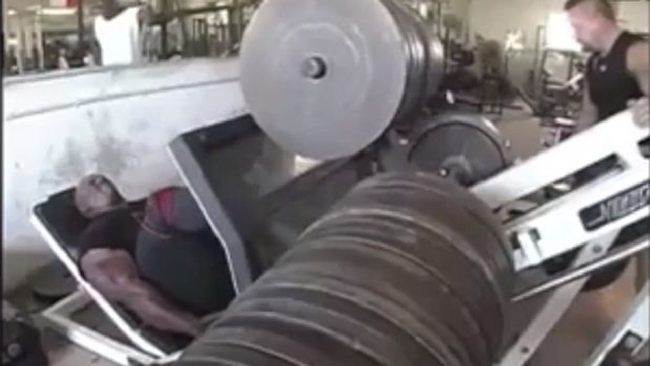 Ronnie coleman drückt über eine tonne bei der beinpresse!